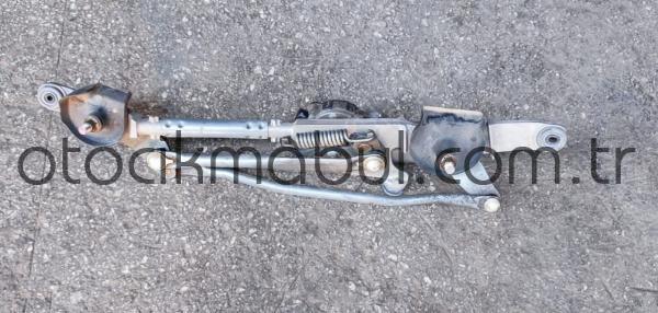 TOYOTA COROLLA ÖN CAM SİLECEK MOTORU 2020 - 2023 ÇIKMA PARÇA