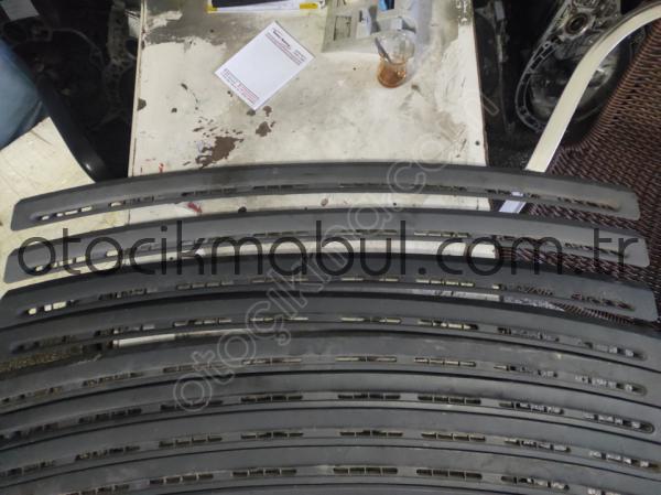 ASTRA F ÖN GÖĞÜS ÜSTÜ CAM IZGARASI