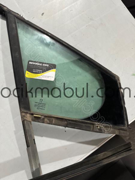 PEUGEOT 308 SAĞ ÖN KELEBEK CAMI ÇIKMA ORJİNAL HATASIZ