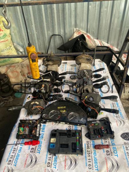 PEUGEOT 307 SİNYAL SİLECEK KOLLARI ÇIKMA ORJİNAL