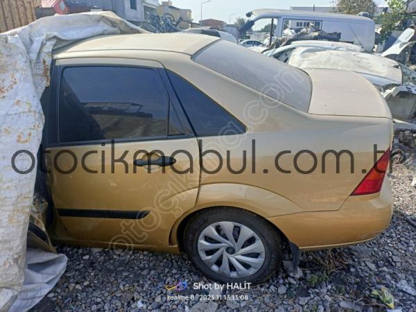 2000 model focus arka cam