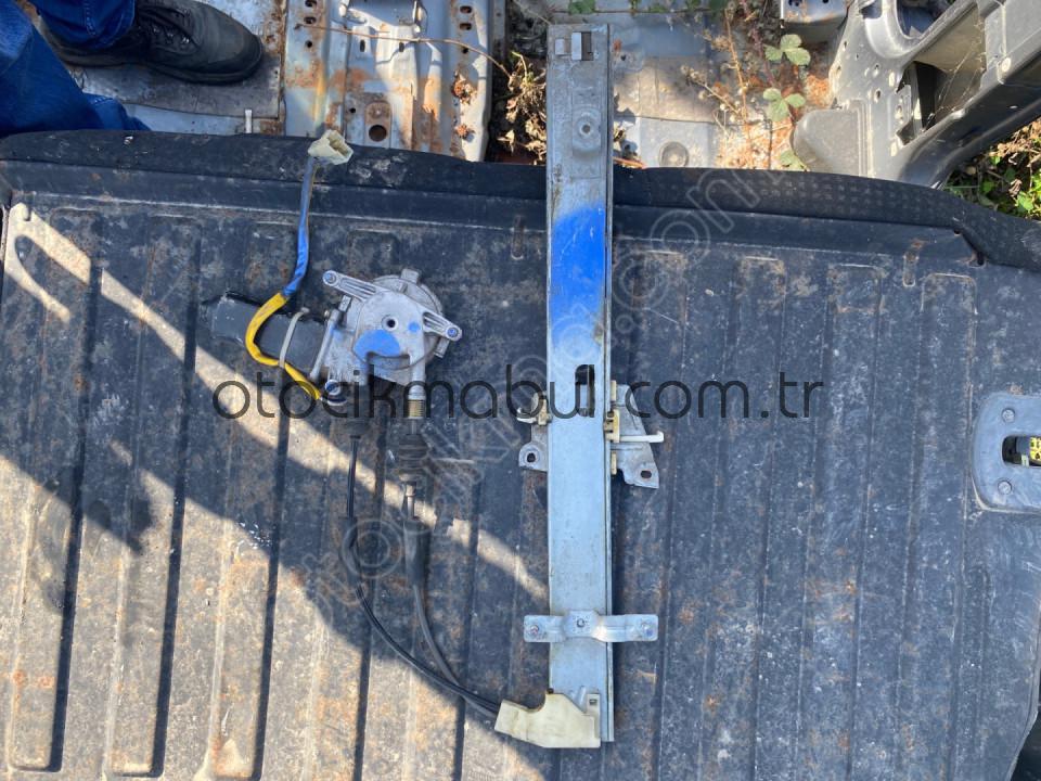 FORD FESTIVA SOL ÖN CAM KRİKOSU