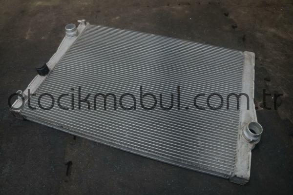 BMW F15 F16 E70 E71 X5 X6 17117807624 SU RADYATÖRÜ