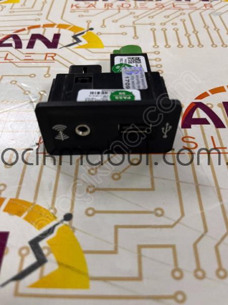 5G0035222E VW GOLF 7 USB VE AUX CARPLAY BAĞLANTI SOKETİ
